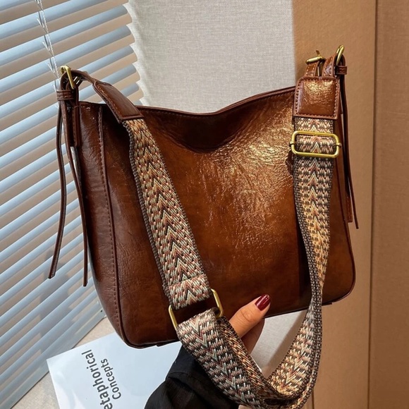 Western Vegan Leather Shoulder Crossbody Bag - Picture 3 of 16